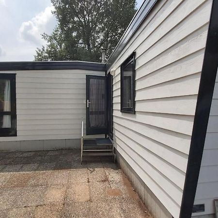 Comfortabel En Gezellig Familie Chalet Tot 6 Personen Op De Veluwe Bungalowpark De Kern プッテン エクステリア 写真