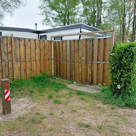 Comfortabel En Gezellig Familie Chalet Tot 6 Personen Op De Veluwe Bungalowpark De Kern プッテン エクステリア 写真