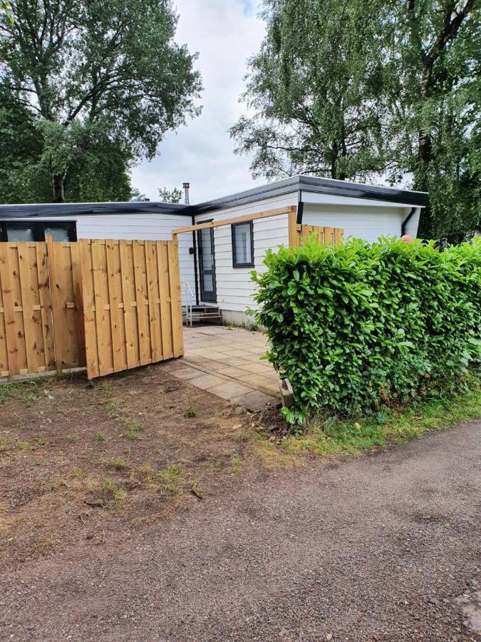 Comfortabel En Gezellig Familie Chalet Tot 6 Personen Op De Veluwe Bungalowpark De Kern プッテン エクステリア 写真
