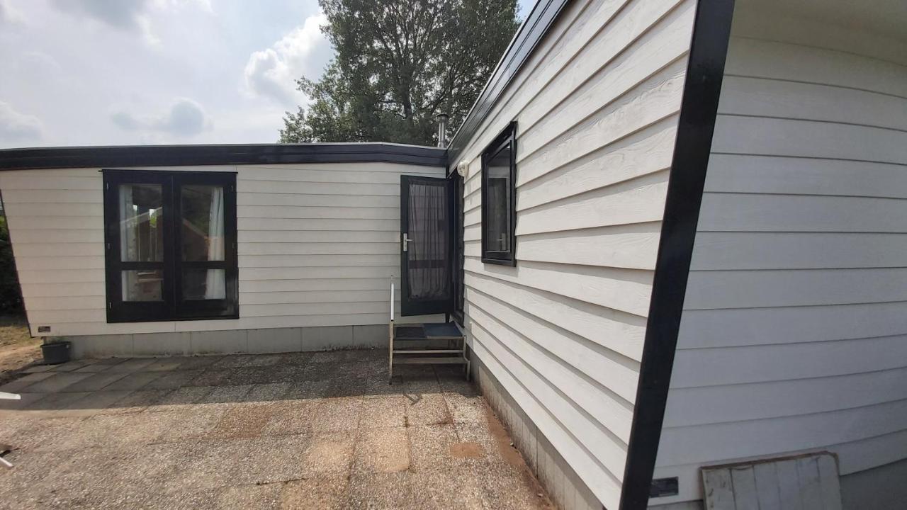 Comfortabel En Gezellig Familie Chalet Tot 6 Personen Op De Veluwe Bungalowpark De Kern プッテン エクステリア 写真