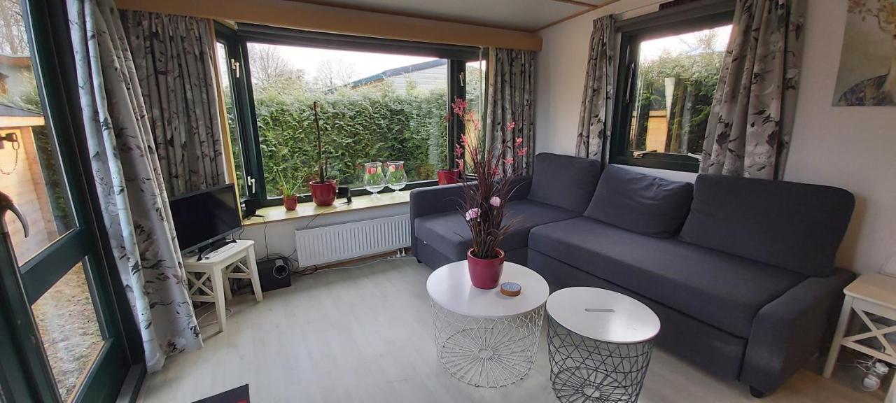 Comfortabel En Gezellig Familie Chalet Tot 6 Personen Op De Veluwe Bungalowpark De Kern プッテン エクステリア 写真