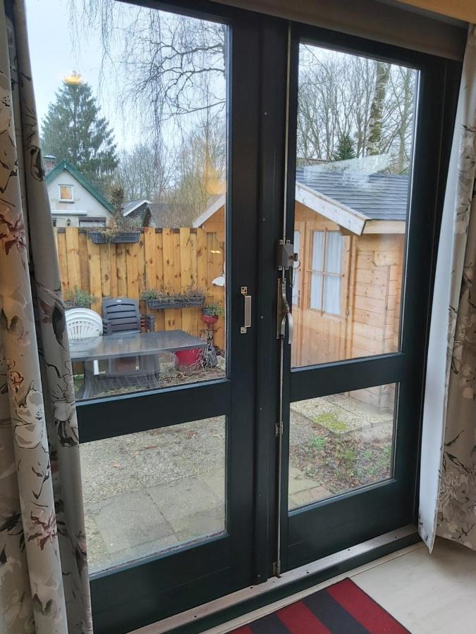 Comfortabel En Gezellig Familie Chalet Tot 6 Personen Op De Veluwe Bungalowpark De Kern プッテン エクステリア 写真
