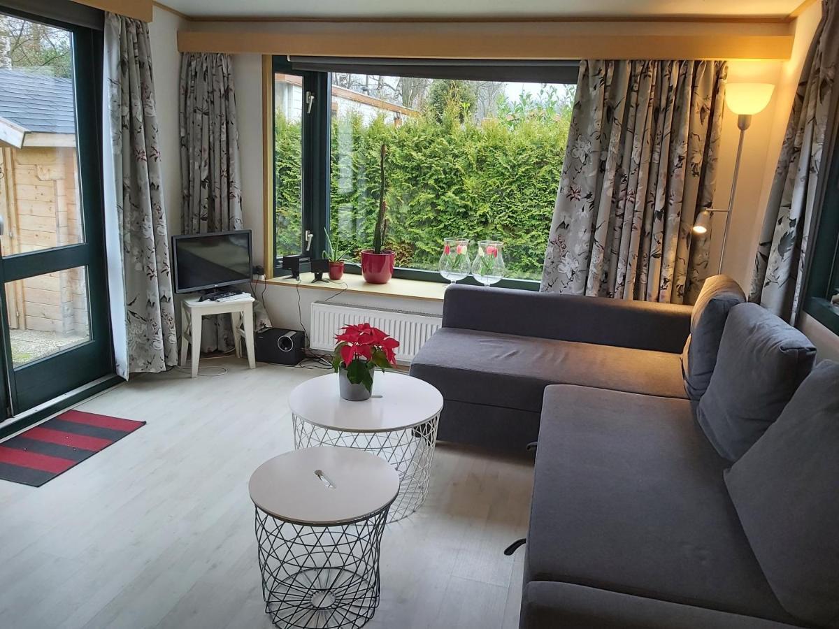 Comfortabel En Gezellig Familie Chalet Tot 6 Personen Op De Veluwe Bungalowpark De Kern プッテン エクステリア 写真