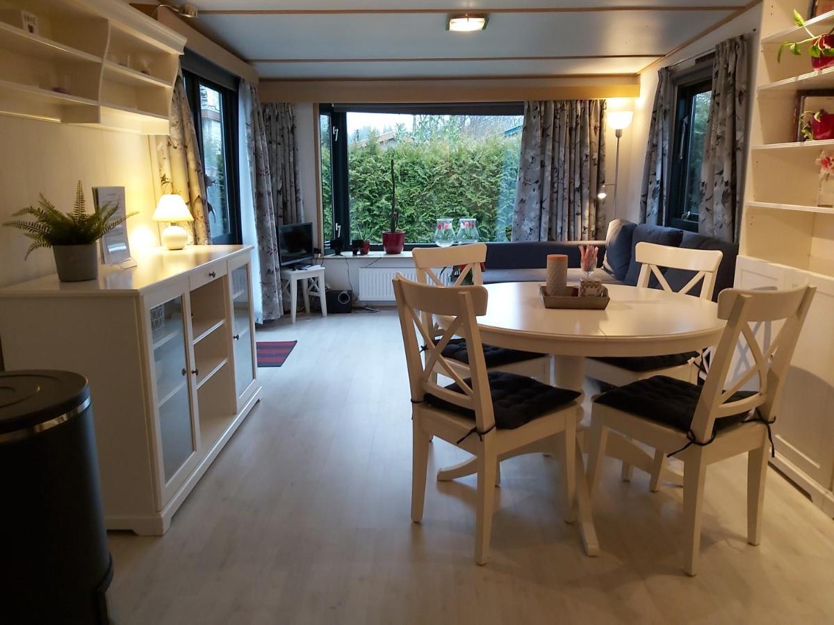 Comfortabel En Gezellig Familie Chalet Tot 6 Personen Op De Veluwe Bungalowpark De Kern プッテン エクステリア 写真