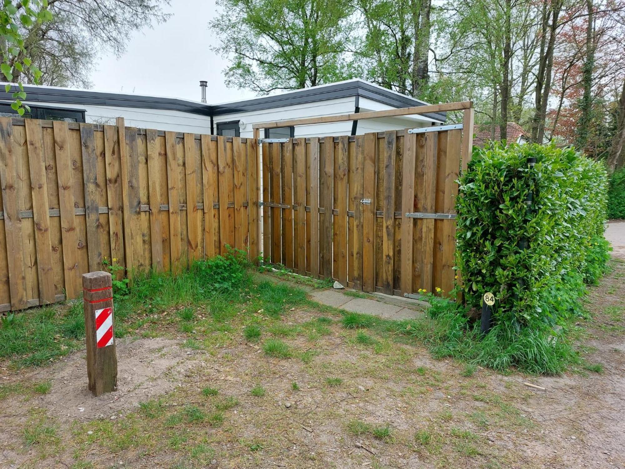 Comfortabel En Gezellig Familie Chalet Tot 6 Personen Op De Veluwe Bungalowpark De Kern プッテン エクステリア 写真