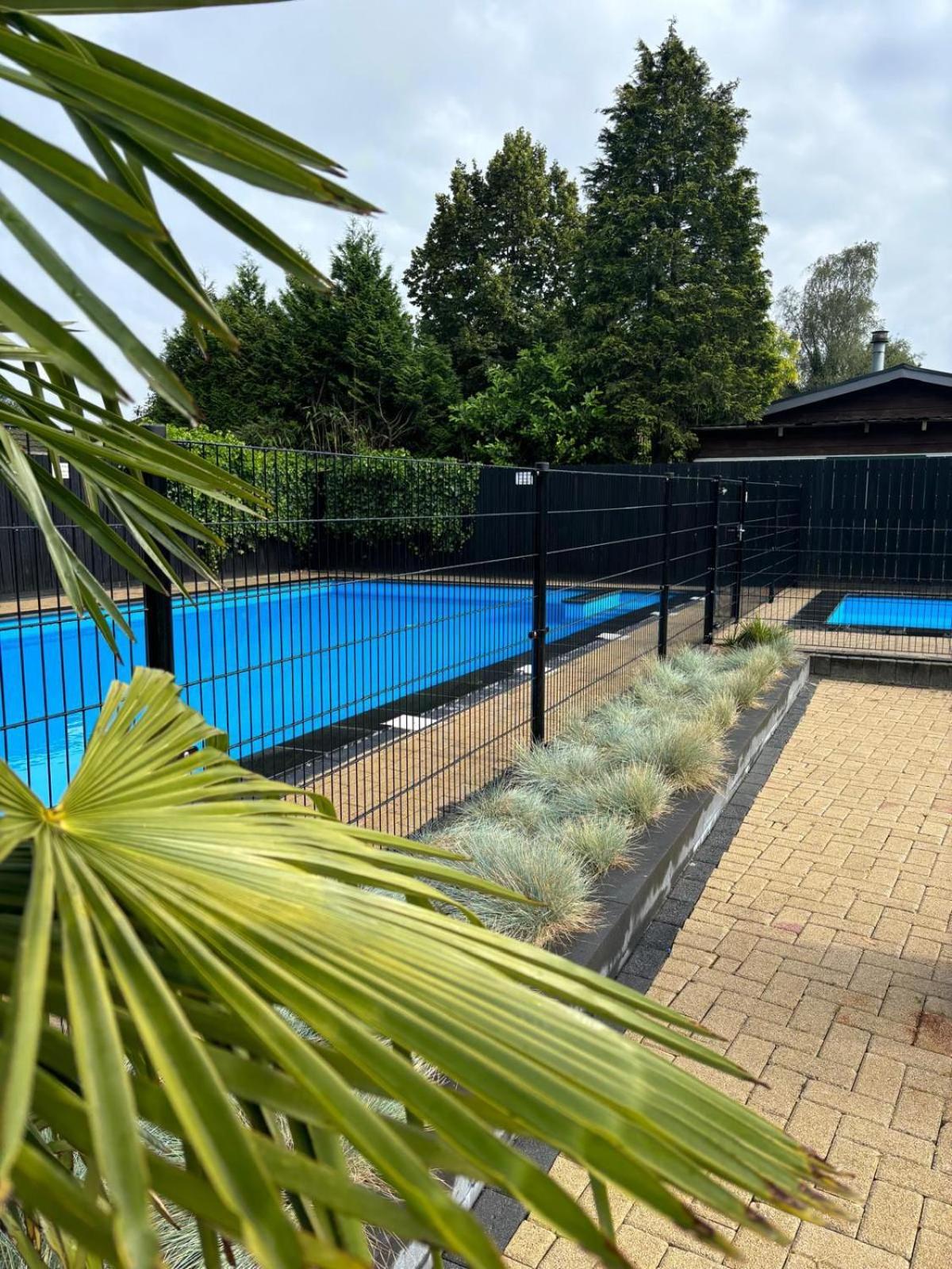 Comfortabel En Gezellig Familie Chalet Tot 6 Personen Op De Veluwe Bungalowpark De Kern プッテン エクステリア 写真