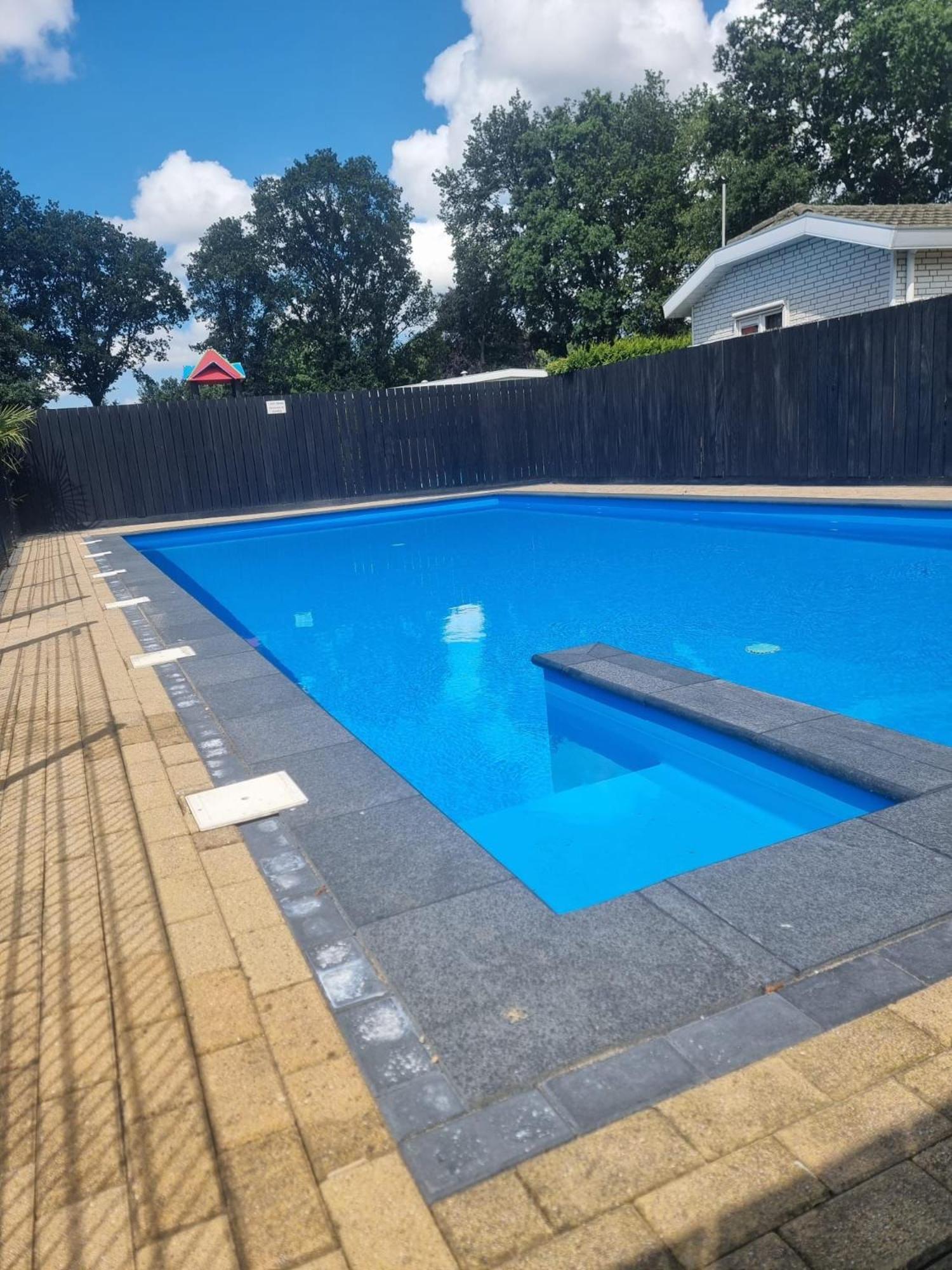 Comfortabel En Gezellig Familie Chalet Tot 6 Personen Op De Veluwe Bungalowpark De Kern プッテン エクステリア 写真