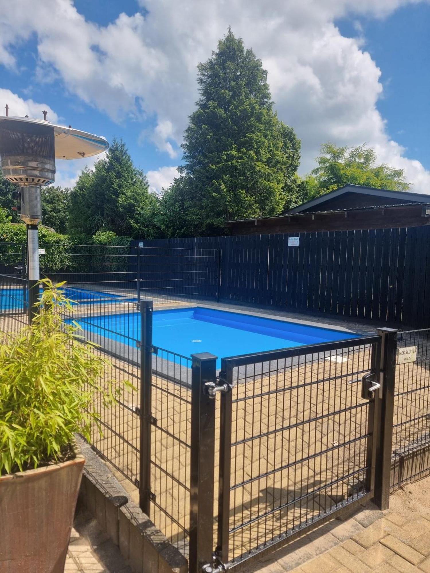 Comfortabel En Gezellig Familie Chalet Tot 6 Personen Op De Veluwe Bungalowpark De Kern プッテン エクステリア 写真